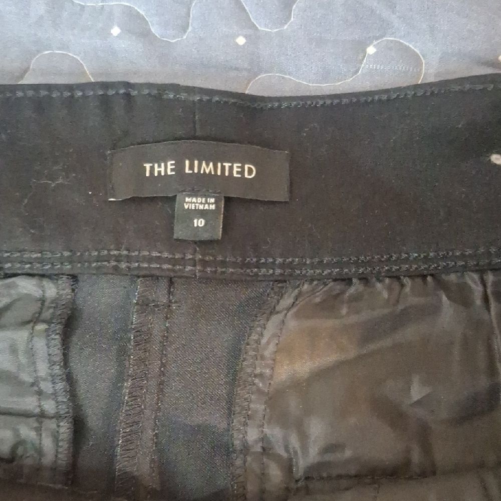 The Limited Black Women's Shorts size 10 - Picture 2 of 6